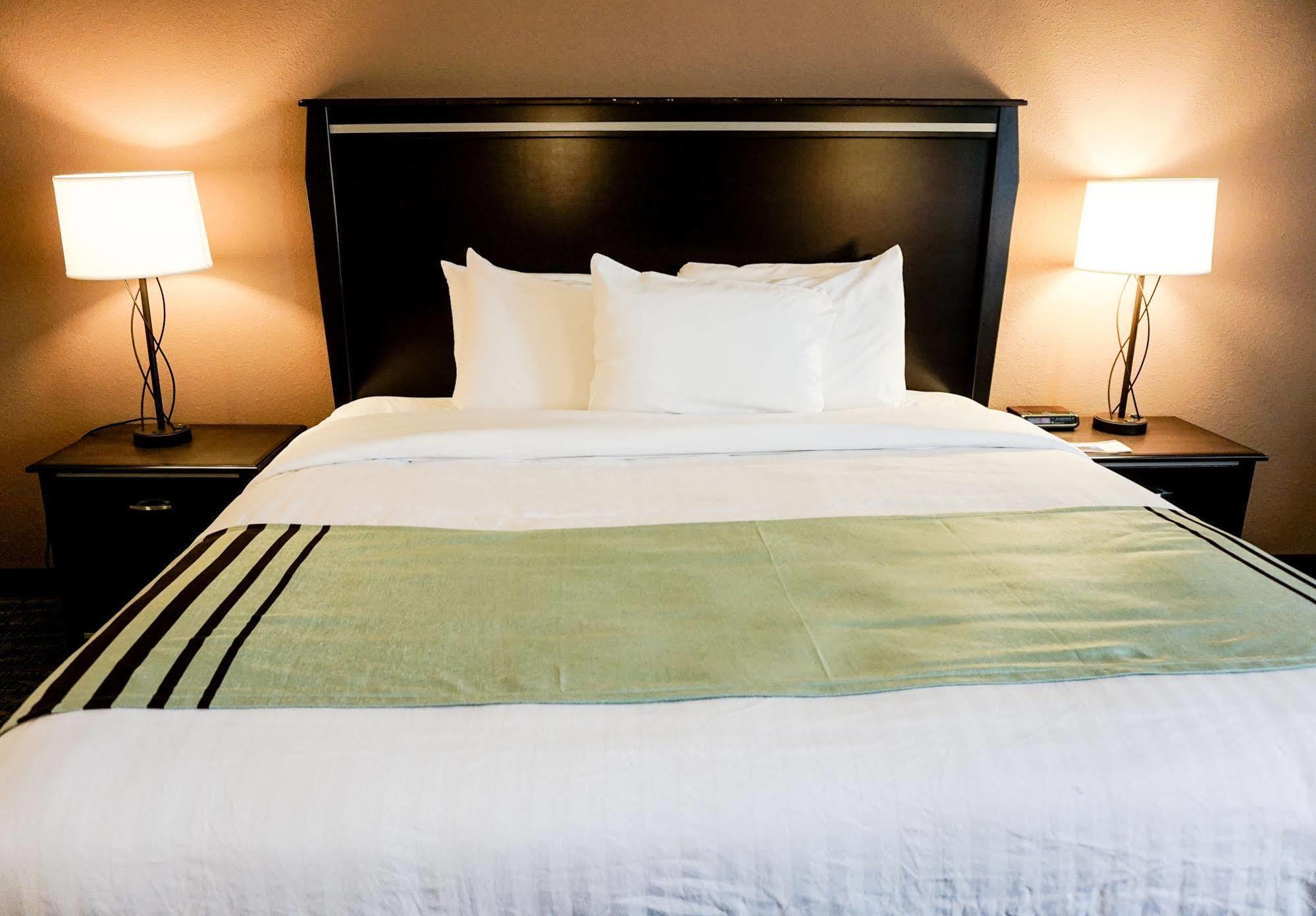 Boarders Inn & Suites By Cobblestone Hotels - Grand Island Exteriör bild