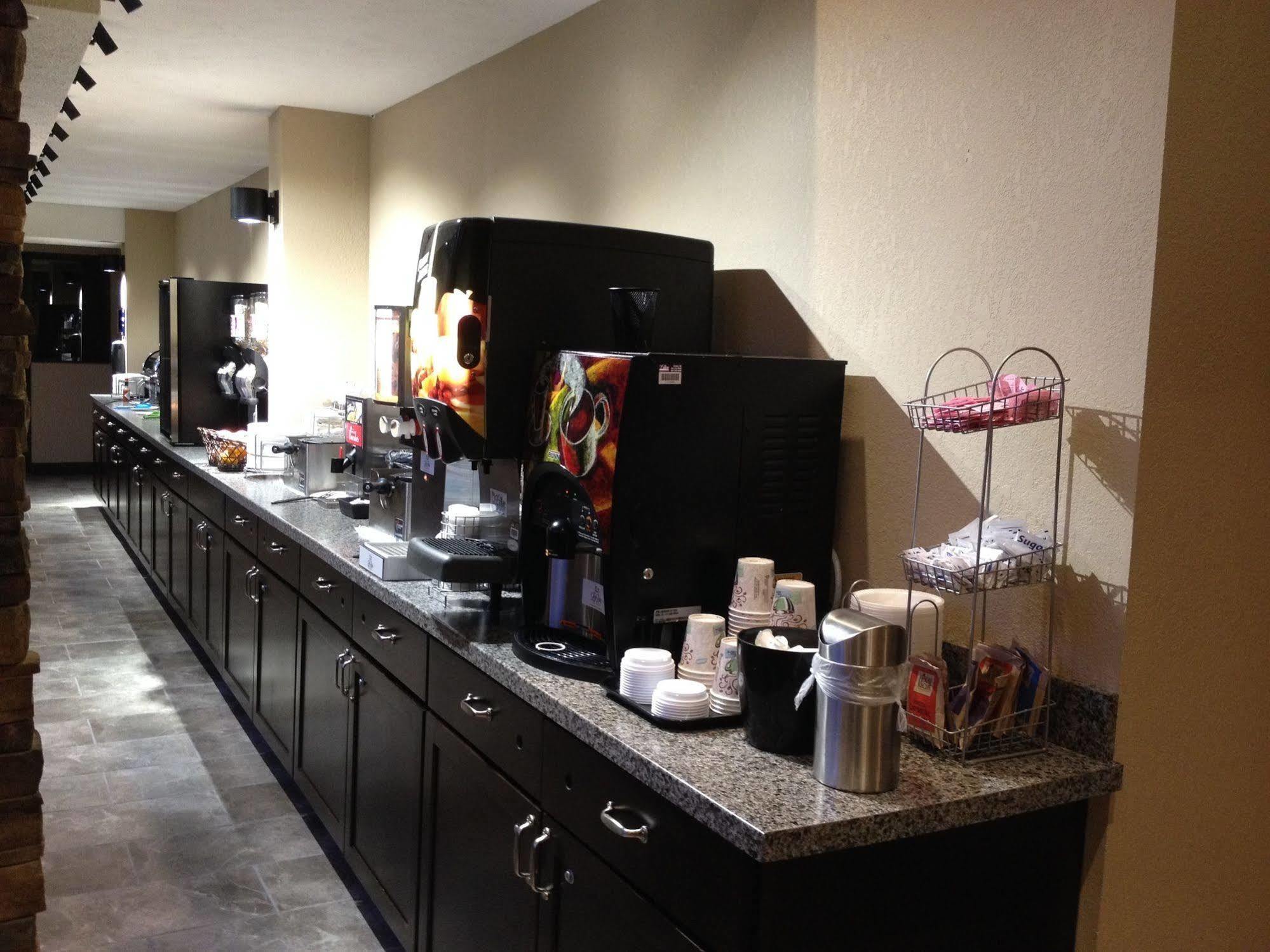 Boarders Inn & Suites By Cobblestone Hotels - Grand Island Exteriör bild