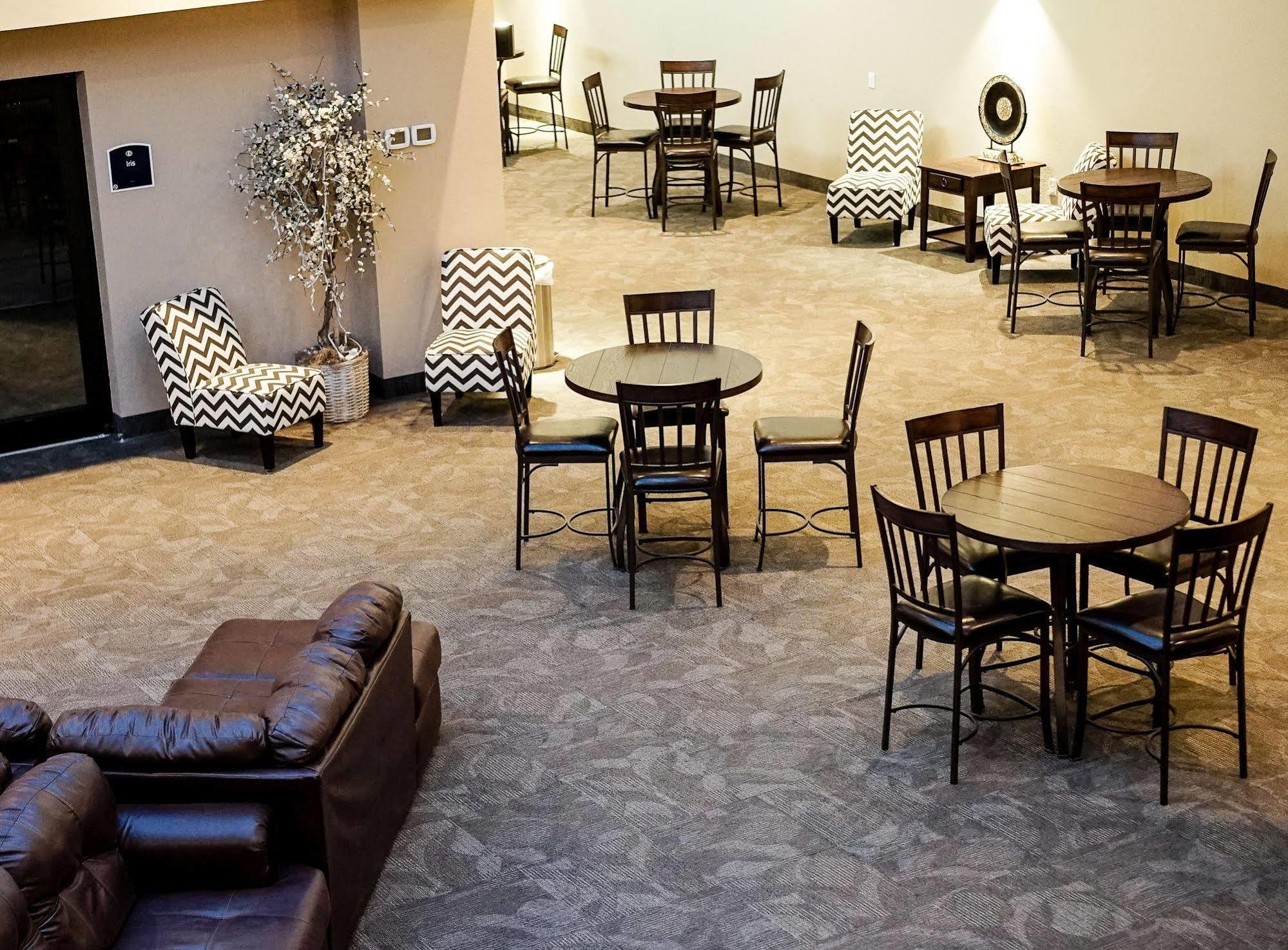 Boarders Inn & Suites By Cobblestone Hotels - Grand Island Exteriör bild