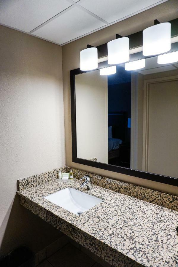 Boarders Inn & Suites By Cobblestone Hotels - Grand Island Exteriör bild